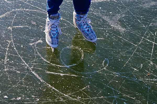 Eislaufen im Winter am Freudensee
