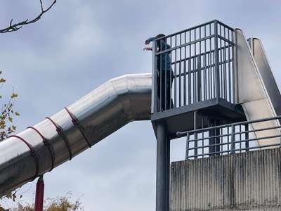 Spielplatz im Rocco Park mit großer Rutsche