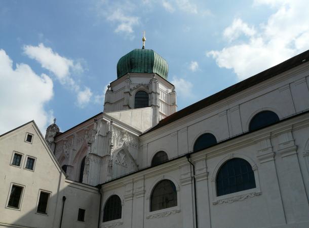 Residenzplatz und Dom St. Stephan in Passau