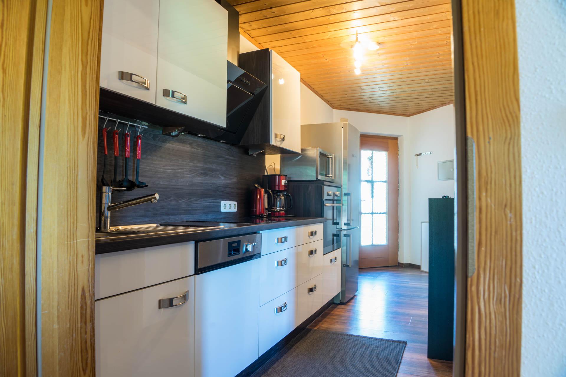 Plně vybavená kuchyň v apartmánu v Bavorském lese