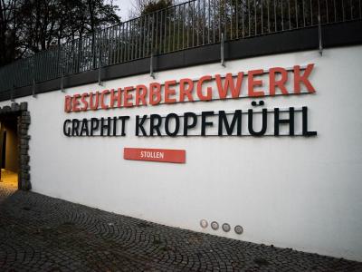Eingang zum Besucherbergwerk Kropfmühl