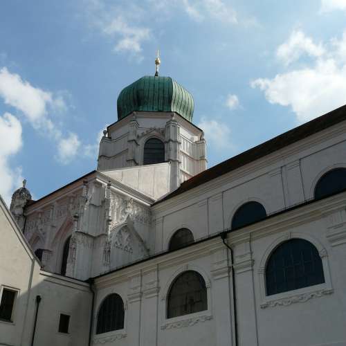 Residenzplatz und Dom St. Stephan in Passau