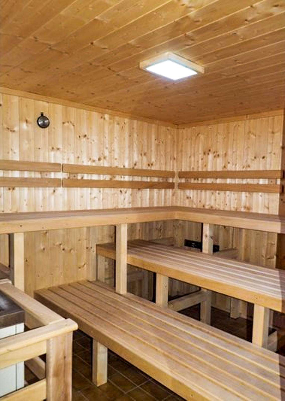 De sauna bevindt zich direct onder het appartement